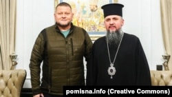 Головнокомандувач ЗСУ Валерій Залужний і глава ПЦУ митрополит Київський і всієї України Епіфаній напередодні Різдва за григоріанським календарем. Київ, 21 грудня 2022 року 
