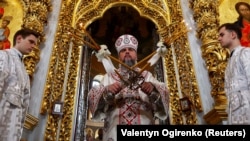 Глава ПЦУ митрополит Київський і всієї України Епіфаній під час богослужіння в Успенському соборі Києво-Печерської лаври. Київ, 7 січня 2023 року