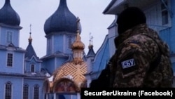 Правоохоронці під час обшуків у релігійних спорудах та в помешканні підозрюваного виявили прокремлівські агітаційні матеріали та літературу (фото ілюстраційне)