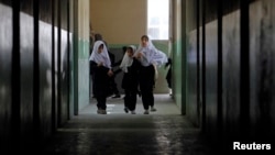 امسال نیز صرف دختران پایین تر از صنوف هفتم اجازه یافته اند به مکتب بروند