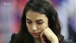 Ирандын бийлиги жылаңбаш шахматчыны өгөйлөдү