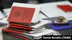 Інститут припускає, що, позаяк російська армія зазнала втрат в артилерії та бронетехніці в Україні, вона має надлишок особового складу, навченого використанню цієї військової техніки