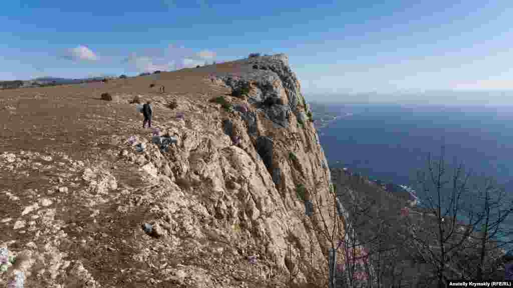 Кореспондент Крим.Реалії вирушив одним із таких маршрутів і зобразив прогулянку на фото​