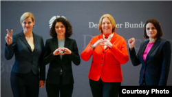 Cьвятлана Ціханоўская, Вераніка Цапкала і Тацьцяна Хоміч са сьпікерам Бундэстага Бэрбэль Бас