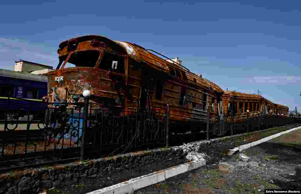 1871-1877-nji ýyllar aralygynda gurlan &ldquo;Trostýanets-Smorodin&rdquo; demir ýol menziline agyr zyýan ýetdi. &quot;Fransiýa 24&quot; telekanalyna görä, rus goşuny bu demir ýol menzilini özüniň ştab-kwartirasy hökmünde ulandy we olary bu ýerden kowmak ugrundaky söweş oňa agyr zyýan ýetirdi.