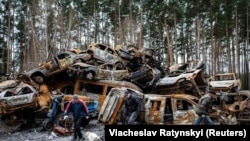 Знищені росіянами цівільні автомобілі під Києвом, 19 квітня 2022 року