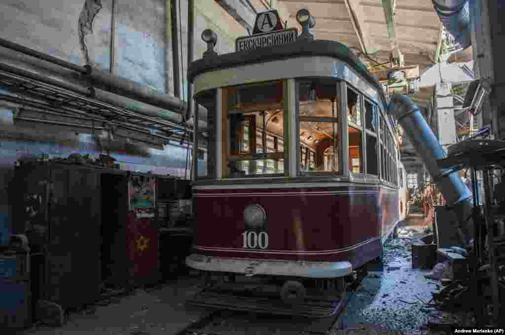 12-nji martda Harkowdaky ammarda taryhy tramwaý. Oňa rus hüjümleriniň zyýan ýetirendigi habar berildi.