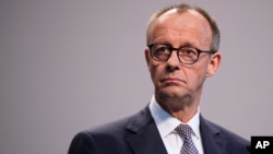 «Німеччина має брати участь», – сказав він, додавши, що українська армія «має вийти з оборони – вона завжди тільки реагує»