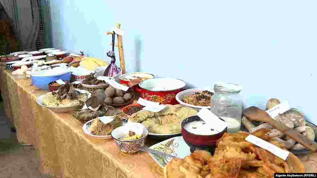 Талдысуулуктар Нооруздун урматына улуттук тамак-аш көргөзмөсүн уюштурушту. Чакан залда тамак-аштын 60тан ашык түрү дасторконго жайылды.