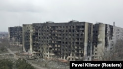 Бомбаланган үйлөр. Мариуполь. 18-март, 2022-жыл.