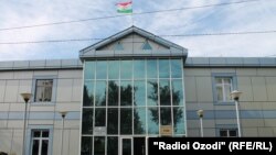 Здание суда города Турсунзаде