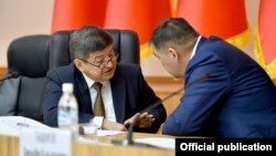 Председатель кабинета министров Акылбек Жапаров и глава ГКНБ в ранге замглавы кабмина Камчыбек Ташиев. 