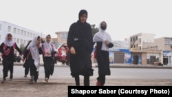 بیشتر از چهارصد روز میشود که دختران در انتظار بازشدن دروازه های مکاتب هستند