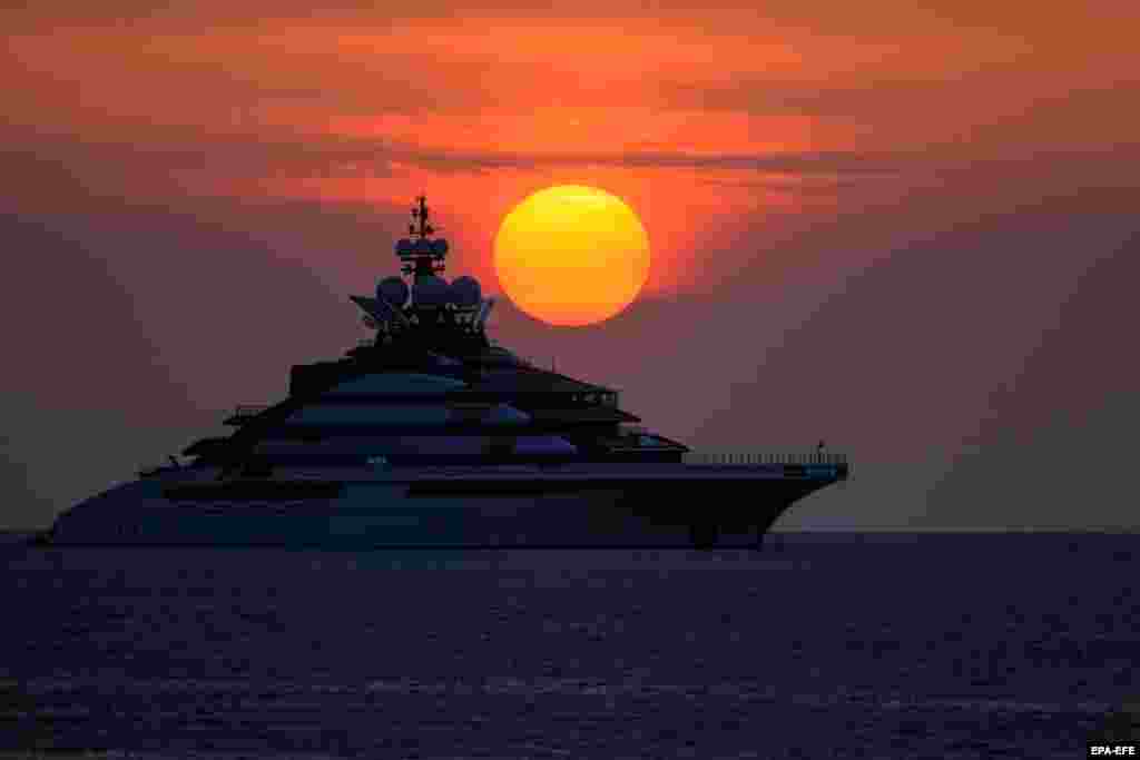 2021 елда 500 млн долларга сатып алынган Nord яхтасы да Алексей Мордашовныкы диелә. Ул 12 мартта Сейшел утрауларыннан киткән һәм хәзер Владивостокта тора.