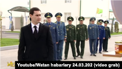 Serdar Berdimuhamedow we howpsuzlyk emeldarlary. Arhiw suraty