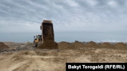 “Эхитусфирма Ранд и Туулберг” ишканасы Бишкектин таштанды полигонун рекультивация кылып жатат.