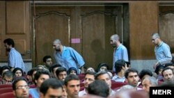 Reňkli rewolýusiýany amala aşymaga synanyşyk etdi diýilýän 25 çemesi adamynyň sudunyň üçünji tapgyry, 16-njy awgust, 2009 ý.