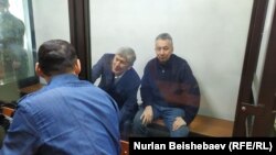 Алмазбек Атамбаев, Фарид Ниязов сот залында. Бишкек, 4-апрель, 2022-жыл 
