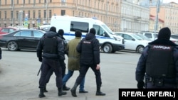 Задержания Росгвардией на акции против войны в Санкт-Петербурге, апрель 2022 года