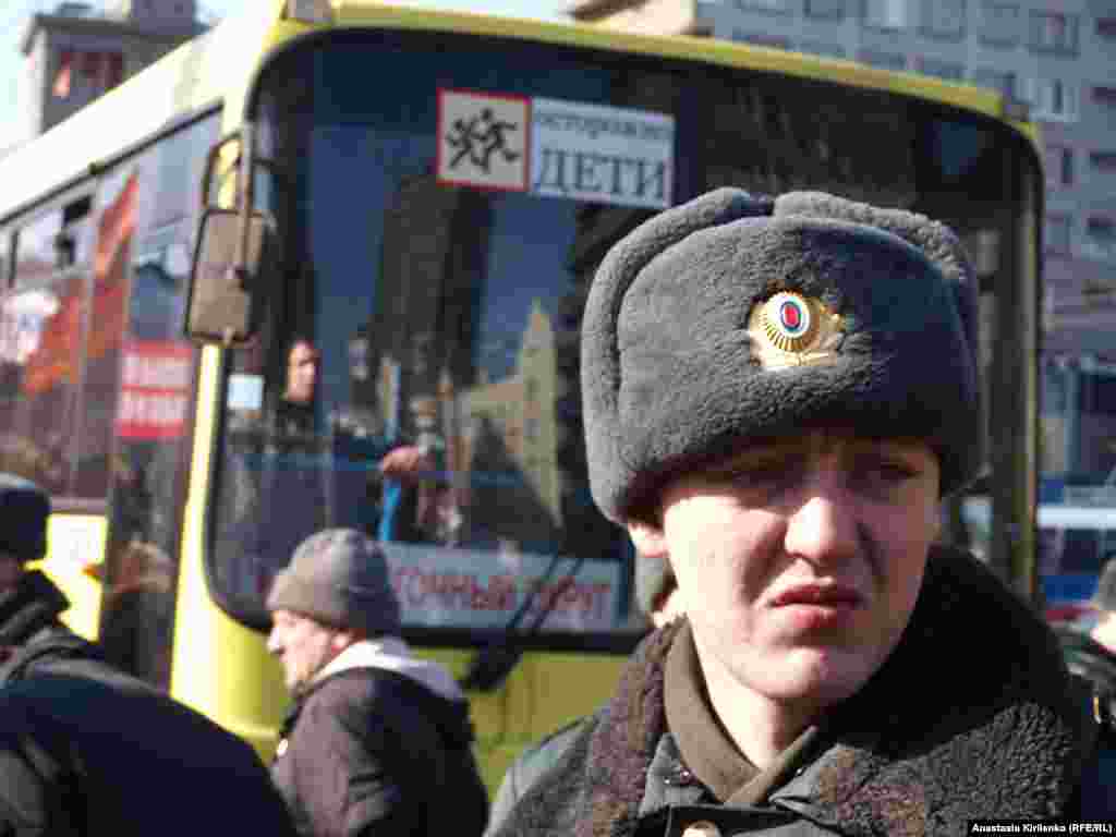 Aвтобус со знаком &quot;Осторожно, дети&quot; перевозил бойцов ОМОНа