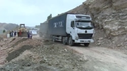 ЧП на трассе Душанбе-Чанак: часть дороги обвалилась