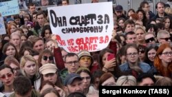 Митинг в поддержку сестер Хачатурян в Петербурге