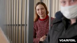 Aleksandra Skochilenko appears in court in St. Petersburg in April.