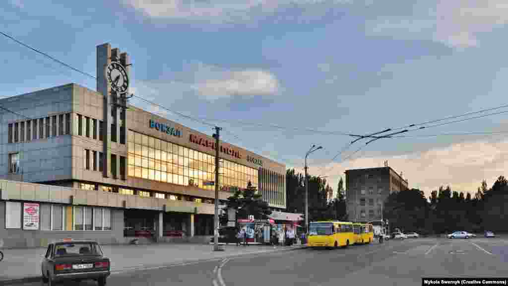 Мариуполь тимер юл вокзалы: 2013 елда&nbsp;һәм 2022 елда