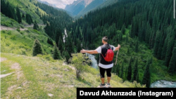 Трэвел-блогер Давуд Ахунзада в горах Кыргызстана. Фото взято с его странички в "Инстаграме". 