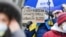 «Наслаждайтесь российским газом с запахом украинской крови» – плакат на демонстрации в поддержку Украины в Германии