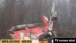 10 апреля при подлете к Смоленску в условиях сильного тумана разбился самолет президента Польши Леха Качиньского