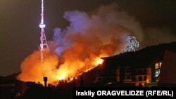 Горящий лес на склоне Мтацминды был виден практически из всех районов грузинской столицы