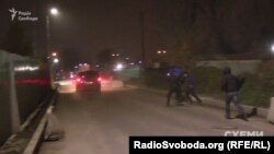 Охоронці Віктора Медведчука перешкоджають роботі журналістів програми «Схеми» (спільний проект Радіо Свобода та каналу «UA:Перший»)