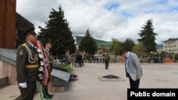 Արցախի նախագահ Արայիկ Հարությունյանը Ստեփանակերտի հուշահամալիրում, 9-ը մայիսի, 2022թ.
