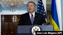 Державний секретар США Майк Помпео (на фото) під час спілкування із журналістами разом із міністром закордонних справ України Павлом Клімкіним. Вашингтон, 16 листопада 2018 року