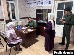 Заявители на приеме у прокурора Алишера Караева.