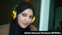 آرشیف- ناهید فرید عضو پیشین شورای ملی افغانستان در جریان یک برنامه زنده در دفتر رادیو آزادی در کابل