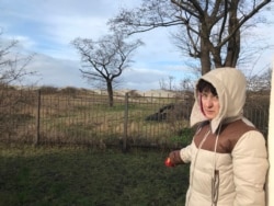 Галина Бобкова показывает, где скоро будет море