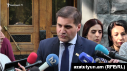 Պատգամավոր Արման Բաբաջանյանը հաղորդում է ներկայացնում Գլխավոր դատախազություն, Երևան, 4-ը հոկտեմբերի, 2019թ․