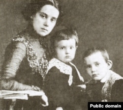Ольга Львовна Керенская с сыновьями Олегом и Глебом
