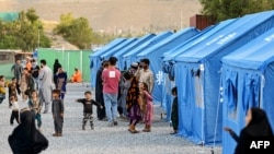  شماری از مهاجران افغان اخراج شده از ایران در یکی از کمپ‌ها در کابل