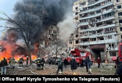 Перший час після ракетного удару... Дніпро, 14 січня 2023 року