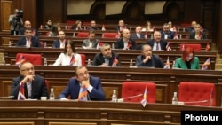 Ընդդիմադիր «Հայաստան» խմբակցությունը ԱԺ նիստի ժամանակ, արխիվ