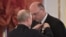 Президент России Владимир Путин награждает севастопольского депутата, предпринимателя Сергея Лисейцева российским орденом «Родительская слава», 30 мая 2019 года 