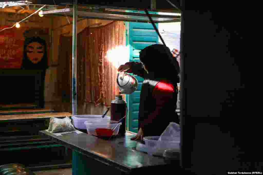 Ашлямфу өзү муздак тамак. Бирок ашпозчулар кышында ысык ашлямфу да даярдашат. Ал үчүн муздак соуска ысык чай же суу кошулат.