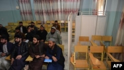 شماری از دانشجویان در یکی از پوهنتون‌های خصوصی در ولایت کندهار