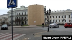 The statue in Odesa has been hidden behind wooden panels.