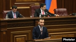 «Քաղաքացիական պայմանգրի» նախագիծը ներկայացրեց խմբակցության ղեկավար Հայկ Կոնջորյանը։