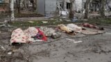 Тела погибших в Мариуполе, оккупированном российской армией. Фотография сделана 17 апреля 2022 года