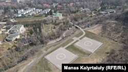 “Алмалы” коттедж шаарчасынын чегинде экс-президент Нурсултан Назарбаев менен анын жакындарынын да кыймылсыз мүлкү жайгашкан. Алматы, 2022-жыл, 4-апрель.